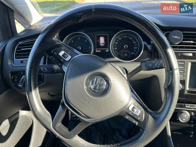 Белый Фольксваген Гольф, объемом двигателя 1.6 л и пробегом 238 тыс. км за 15000 $, фото 16 на Automoto.ua