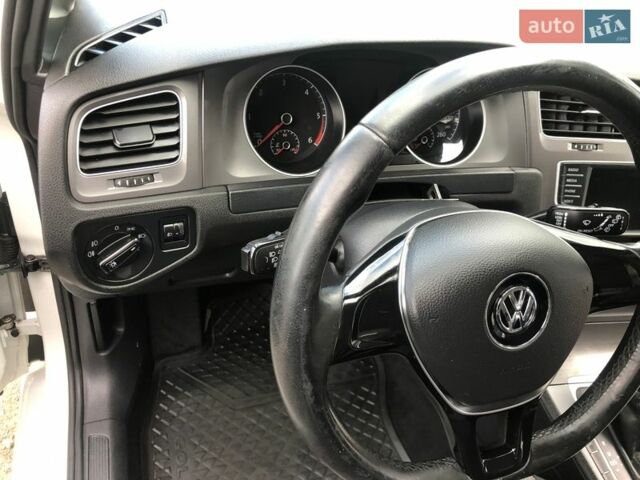 Белый Фольксваген Гольф, объемом двигателя 2 л и пробегом 215 тыс. км за 10999 $, фото 25 на Automoto.ua