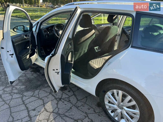 Белый Фольксваген Гольф, объемом двигателя 1.6 л и пробегом 238 тыс. км за 15000 $, фото 33 на Automoto.ua