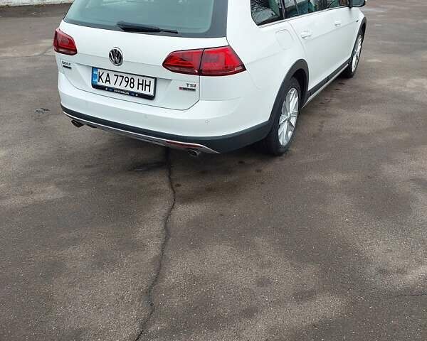 Белый Фольксваген Гольф, объемом двигателя 1.8 л и пробегом 130 тыс. км за 14800 $, фото 1 на Automoto.ua
