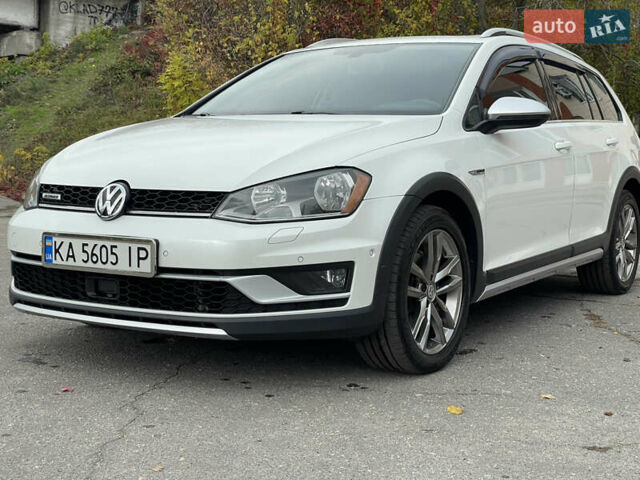 Белый Фольксваген Гольф, объемом двигателя 1.8 л и пробегом 139 тыс. км за 13900 $, фото 12 на Automoto.ua
