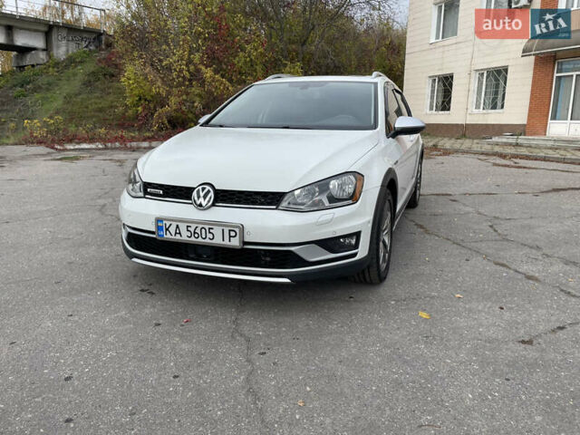 Белый Фольксваген Гольф, объемом двигателя 1.8 л и пробегом 139 тыс. км за 13900 $, фото 1 на Automoto.ua