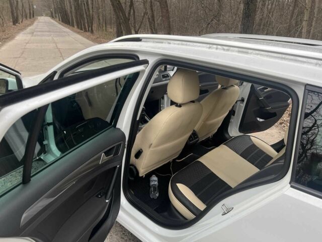 Белый Фольксваген Гольф, объемом двигателя 1.6 л и пробегом 275 тыс. км за 10500 $, фото 6 на Automoto.ua