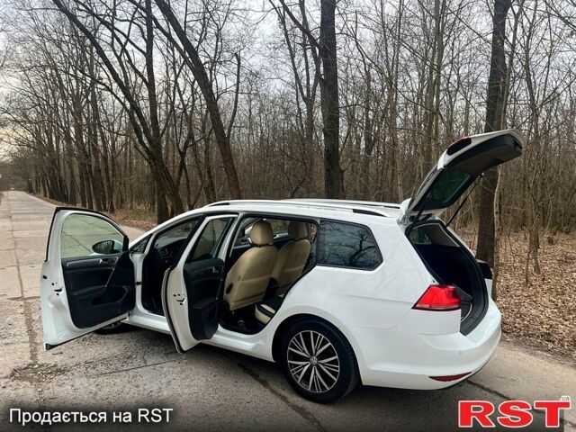 Белый Фольксваген Гольф, объемом двигателя 1.6 л и пробегом 275 тыс. км за 10500 $, фото 2 на Automoto.ua