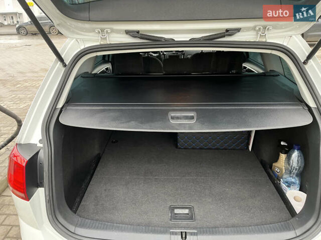 Белый Фольксваген Гольф, объемом двигателя 1.6 л и пробегом 280 тыс. км за 11500 $, фото 50 на Automoto.ua