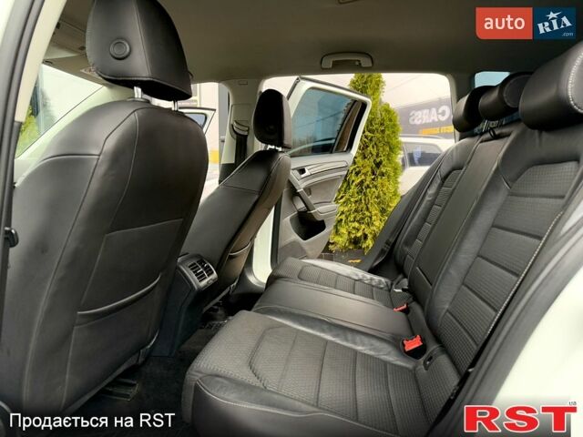 Белый Фольксваген Гольф, объемом двигателя 1.6 л и пробегом 285 тыс. км за 10750 $, фото 10 на Automoto.ua