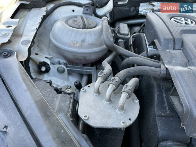 Белый Фольксваген Гольф, объемом двигателя 1.6 л и пробегом 238 тыс. км за 15000 $, фото 52 на Automoto.ua