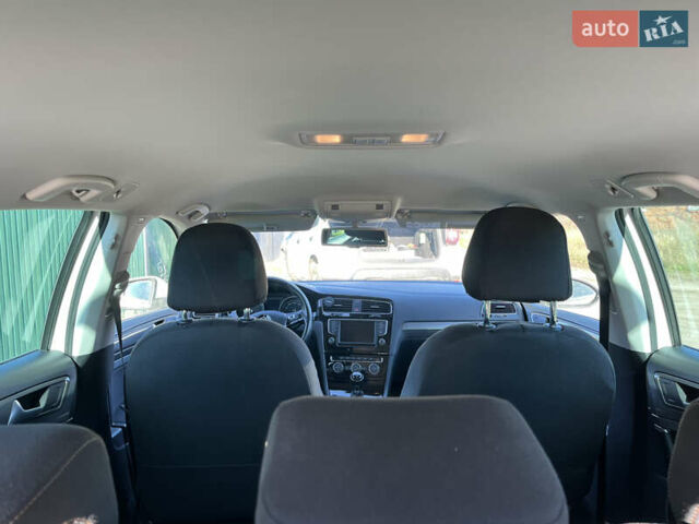 Белый Фольксваген Гольф, объемом двигателя 1.6 л и пробегом 238 тыс. км за 15000 $, фото 60 на Automoto.ua