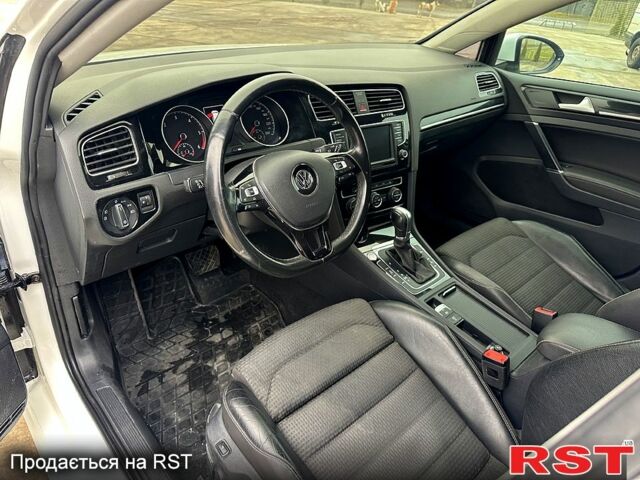 Белый Фольксваген Гольф, объемом двигателя 1.6 л и пробегом 290 тыс. км за 12000 $, фото 8 на Automoto.ua