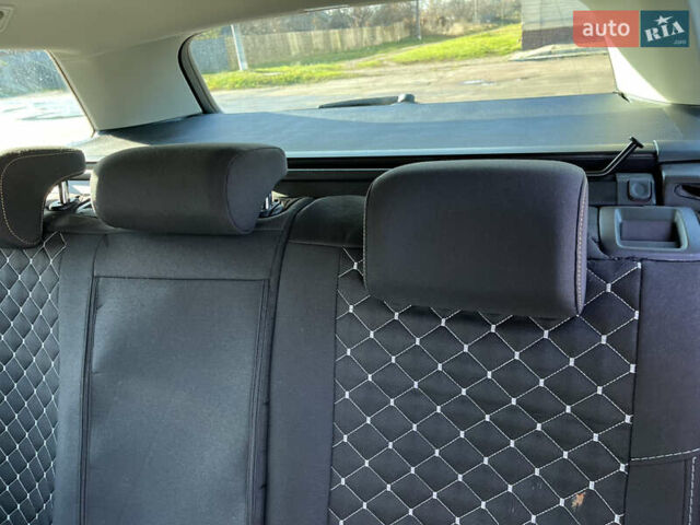 Белый Фольксваген Гольф, объемом двигателя 1.6 л и пробегом 238 тыс. км за 15000 $, фото 22 на Automoto.ua