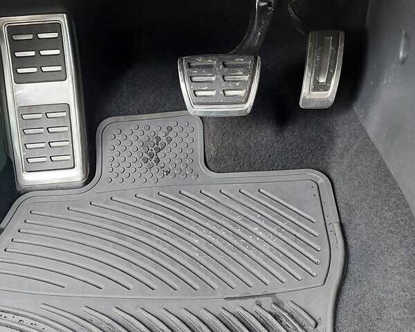 Белый Фольксваген Гольф, объемом двигателя 1.8 л и пробегом 130 тыс. км за 14800 $, фото 10 на Automoto.ua