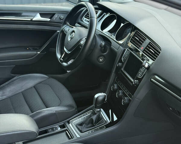 Білий Фольксваген Гольф, об'ємом двигуна 1.6 л та пробігом 270 тис. км за 12100 $, фото 11 на Automoto.ua