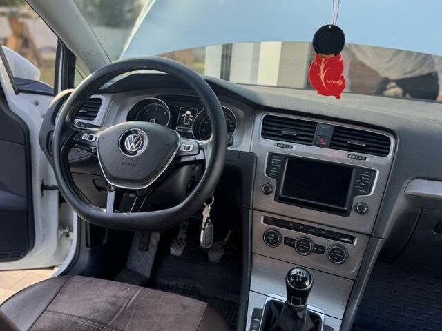 Белый Фольксваген Гольф, объемом двигателя 1.6 л и пробегом 270 тыс. км за 9900 $, фото 6 на Automoto.ua