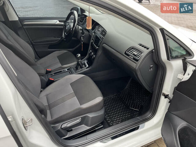 Белый Фольксваген Гольф, объемом двигателя 1.6 л и пробегом 280 тыс. км за 11500 $, фото 30 на Automoto.ua