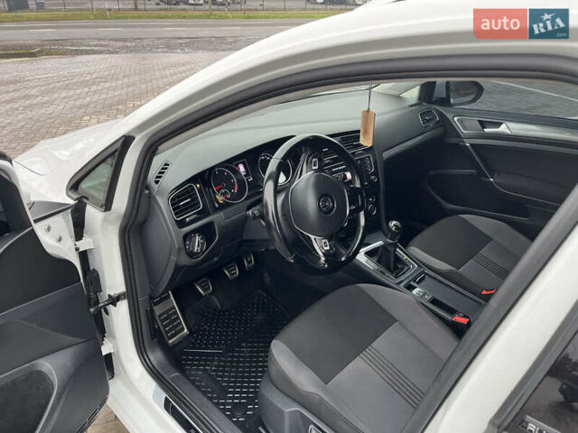 Белый Фольксваген Гольф, объемом двигателя 1.6 л и пробегом 280 тыс. км за 11500 $, фото 22 на Automoto.ua