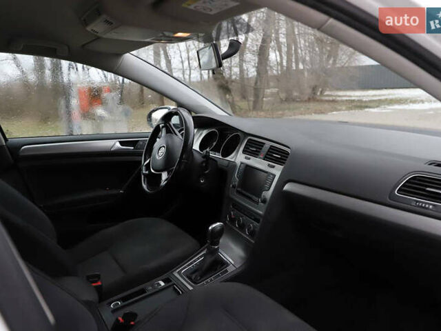 Белый Фольксваген Гольф, объемом двигателя 1.6 л и пробегом 202 тыс. км за 10800 $, фото 16 на Automoto.ua