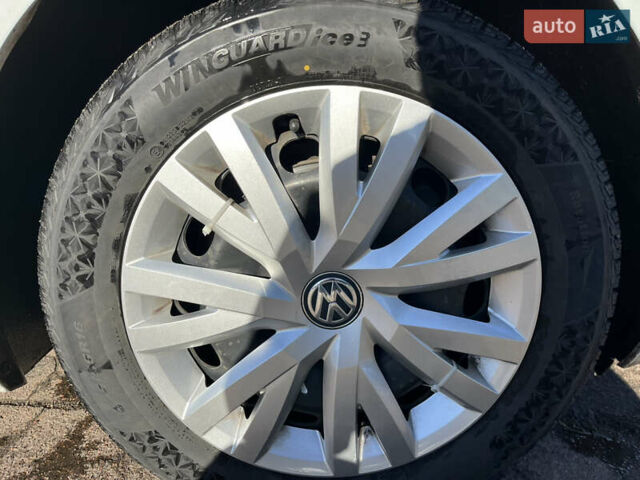 Белый Фольксваген Гольф, объемом двигателя 1.6 л и пробегом 238 тыс. км за 15000 $, фото 37 на Automoto.ua