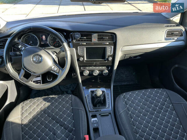 Белый Фольксваген Гольф, объемом двигателя 1.6 л и пробегом 238 тыс. км за 15000 $, фото 21 на Automoto.ua