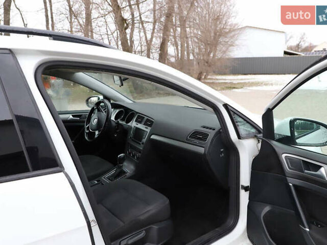 Белый Фольксваген Гольф, объемом двигателя 1.6 л и пробегом 202 тыс. км за 10800 $, фото 9 на Automoto.ua