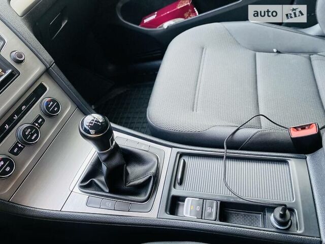 Белый Фольксваген Гольф, объемом двигателя 1.6 л и пробегом 205 тыс. км за 13900 $, фото 25 на Automoto.ua