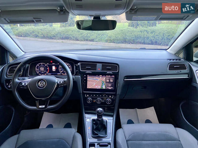 Белый Фольксваген Гольф, объемом двигателя 1.6 л и пробегом 233 тыс. км за 13599 $, фото 57 на Automoto.ua