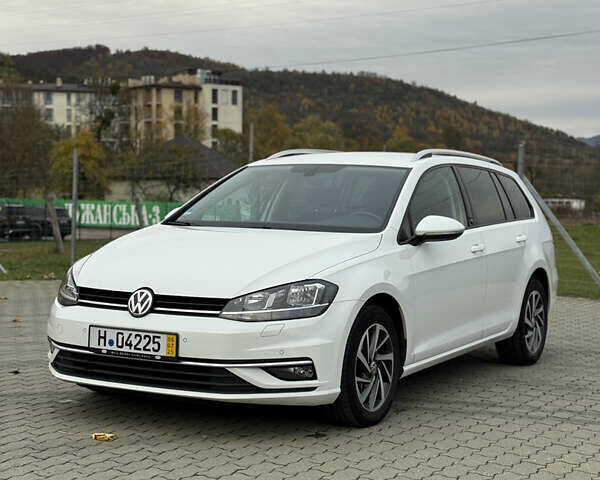 Белый Фольксваген Гольф, объемом двигателя 1.6 л и пробегом 236 тыс. км за 13200 $, фото 7 на Automoto.ua