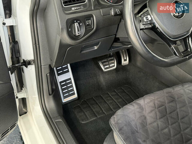 Белый Фольксваген Гольф, объемом двигателя 2 л и пробегом 206 тыс. км за 13800 $, фото 12 на Automoto.ua