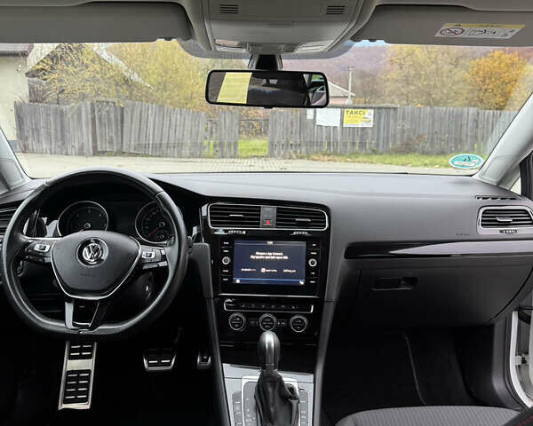 Белый Фольксваген Гольф, объемом двигателя 1.6 л и пробегом 236 тыс. км за 13200 $, фото 24 на Automoto.ua