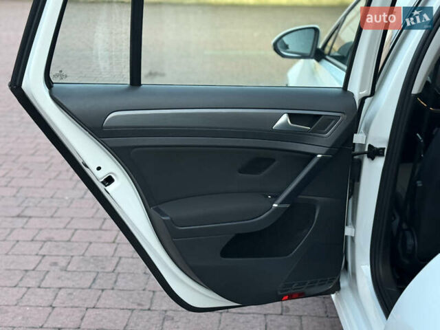 Белый Фольксваген Гольф, объемом двигателя 1.6 л и пробегом 240 тыс. км за 13200 $, фото 40 на Automoto.ua