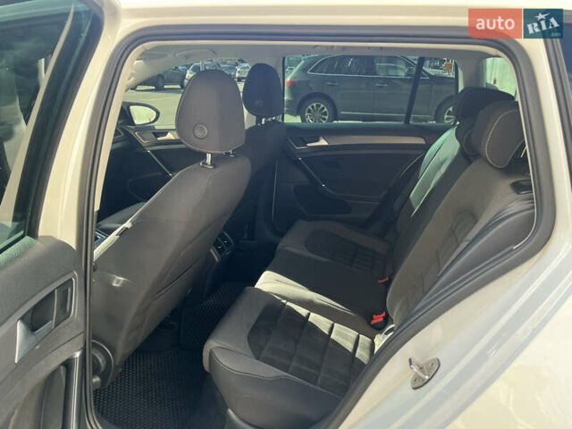 Белый Фольксваген Гольф, объемом двигателя 1.97 л и пробегом 216 тыс. км за 16900 $, фото 9 на Automoto.ua