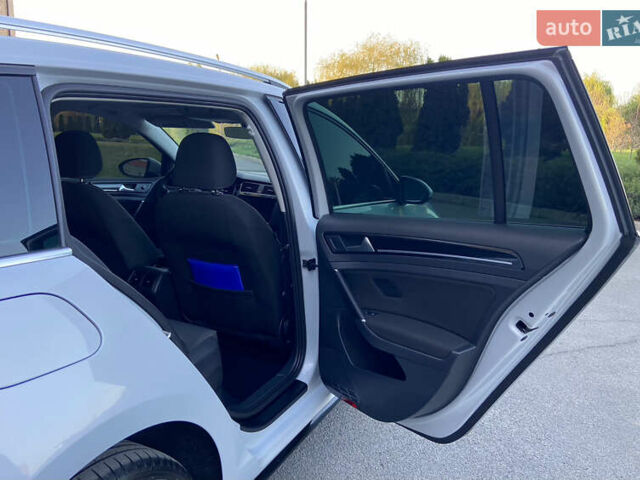 Белый Фольксваген Гольф, объемом двигателя 1.6 л и пробегом 233 тыс. км за 13599 $, фото 50 на Automoto.ua