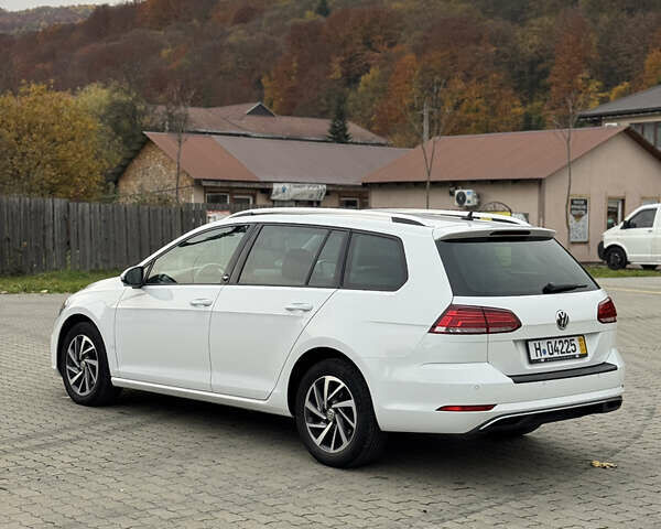 Белый Фольксваген Гольф, объемом двигателя 1.6 л и пробегом 236 тыс. км за 13200 $, фото 5 на Automoto.ua