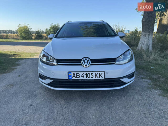 Белый Фольксваген Гольф, объемом двигателя 1.6 л и пробегом 232 тыс. км за 14500 $, фото 1 на Automoto.ua