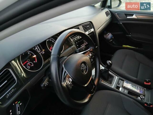 Белый Фольксваген Гольф, объемом двигателя 1.6 л и пробегом 191 тыс. км за 12700 $, фото 15 на Automoto.ua