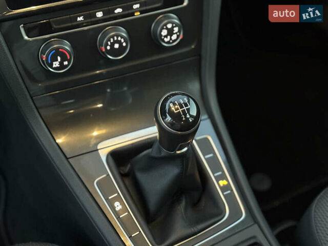 Белый Фольксваген Гольф, объемом двигателя 1.6 л и пробегом 240 тыс. км за 13200 $, фото 35 на Automoto.ua