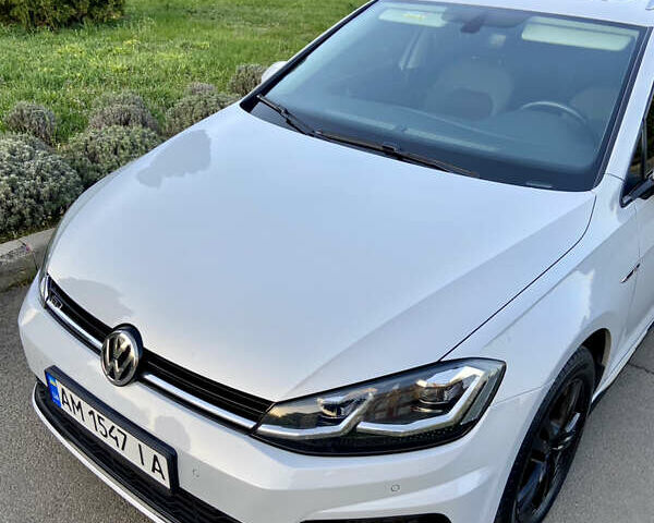 Белый Фольксваген Гольф, объемом двигателя 1.6 л и пробегом 233 тыс. км за 13599 $, фото 19 на Automoto.ua