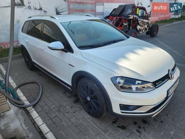 Белый Фольксваген Гольф, объемом двигателя 1.8 л и пробегом 41 тыс. км за 16250 $, фото 2 на Automoto.ua