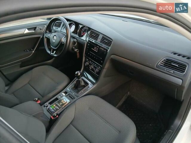 Белый Фольксваген Гольф, объемом двигателя 1.6 л и пробегом 191 тыс. км за 12700 $, фото 7 на Automoto.ua