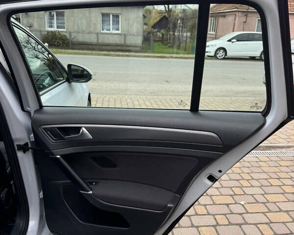 Білий Фольксваген Гольф, об'ємом двигуна 2 л та пробігом 192 тис. км за 14999 $, фото 26 на Automoto.ua