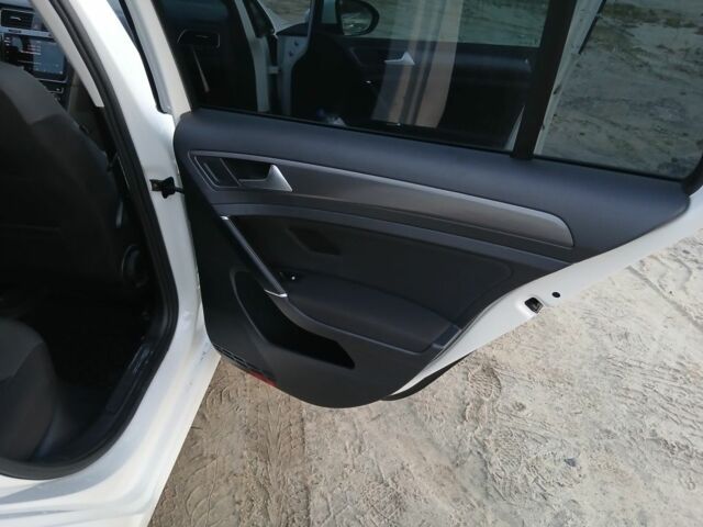 Белый Фольксваген Гольф, объемом двигателя 1.6 л и пробегом 189 тыс. км за 12900 $, фото 9 на Automoto.ua