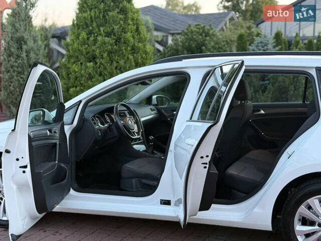 Белый Фольксваген Гольф, объемом двигателя 1.6 л и пробегом 240 тыс. км за 13200 $, фото 3 на Automoto.ua