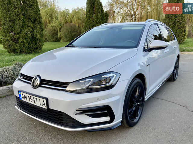 Белый Фольксваген Гольф, объемом двигателя 1.6 л и пробегом 233 тыс. км за 13599 $, фото 3 на Automoto.ua