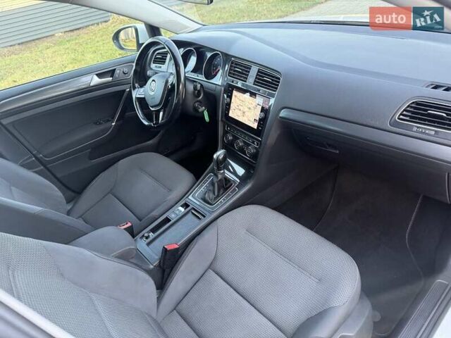 Белый Фольксваген Гольф, объемом двигателя 1.6 л и пробегом 182 тыс. км за 13950 $, фото 25 на Automoto.ua