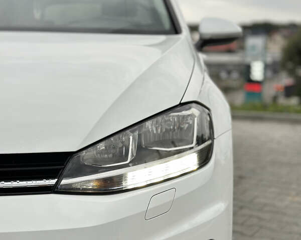 Фольксваген Гольф 2017 в Черновцах на Automoto.ua Белый Фольксваген Гольф, объемом двигателя 1.6 л и пробегом 275 тыс. км за 10900 $, фото 3 на Automoto.ua