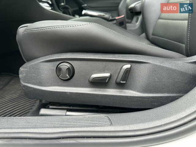 Білий Фольксваген Гольф, об'ємом двигуна 1.8 л та пробігом 119 тис. км за 14950 $, фото 13 на Automoto.ua