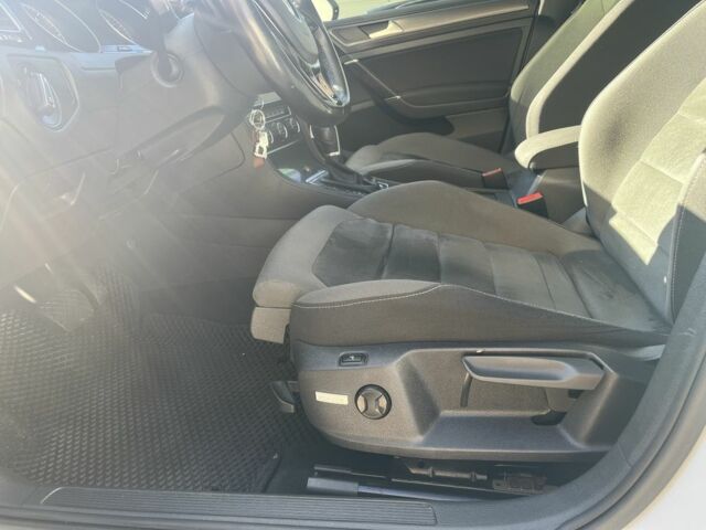 Белый Фольксваген Гольф, объемом двигателя 2 л и пробегом 117 тыс. км за 16400 $, фото 7 на Automoto.ua