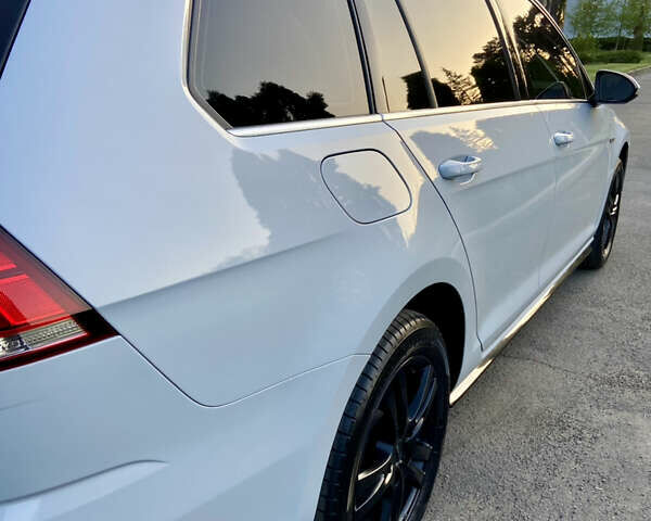 Белый Фольксваген Гольф, объемом двигателя 1.6 л и пробегом 233 тыс. км за 13599 $, фото 28 на Automoto.ua