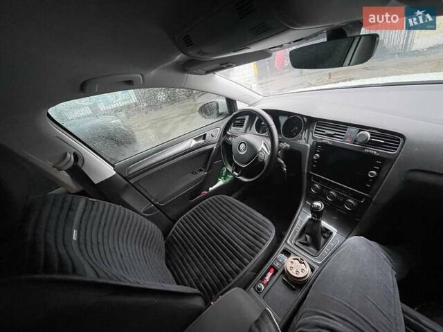 Білий Фольксваген Гольф, об'ємом двигуна 1.6 л та пробігом 279 тис. км за 12200 $, фото 3 на Automoto.ua