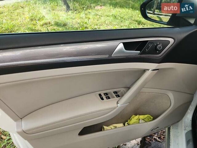 Белый Фольксваген Гольф, объемом двигателя 1.8 л и пробегом 41 тыс. км за 16250 $, фото 13 на Automoto.ua