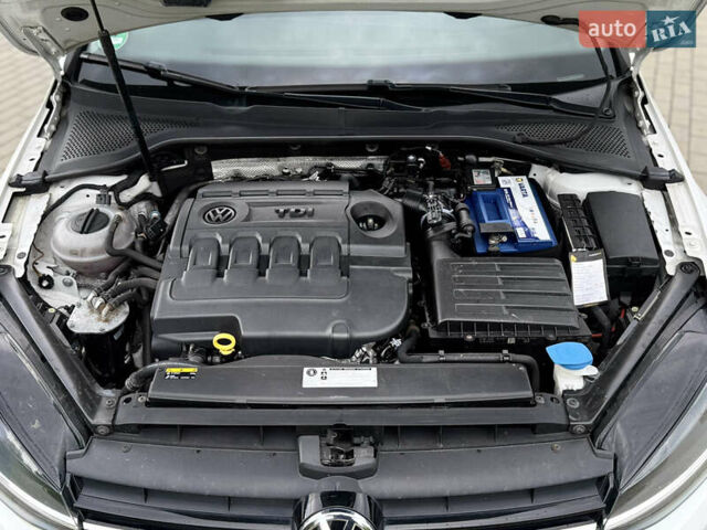 Белый Фольксваген Гольф, объемом двигателя 1.6 л и пробегом 206 тыс. км за 12999 $, фото 52 на Automoto.ua